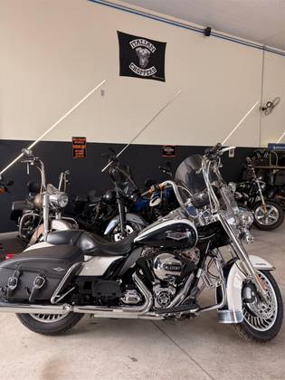 HARLEY-DAVIDSON ROAD KING CLASSIC 